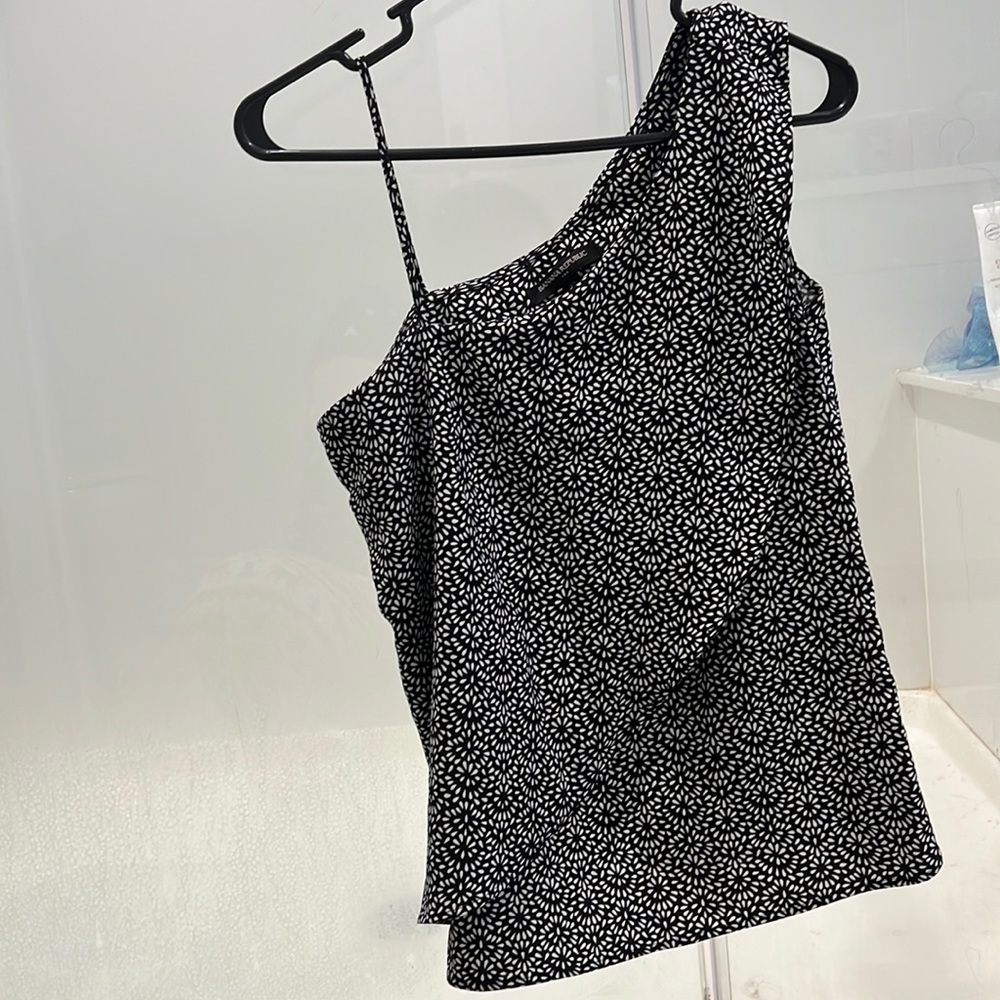 Sleeveless top